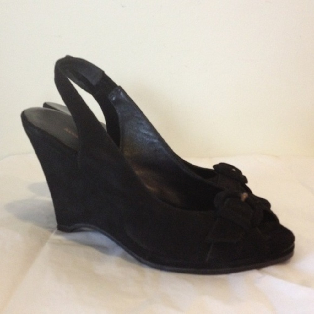 ⚡️SALE⚡️Banana Republic black suede sling back